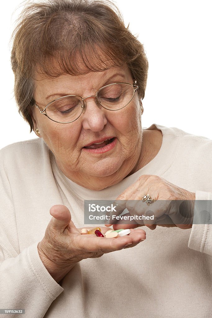 Atraente mulher sênior e medicamentos comprimido - Foto de stock de 60 Anos royalty-free