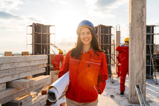 female engineer on a construction site - subcontractor imagens e fotografias de stock