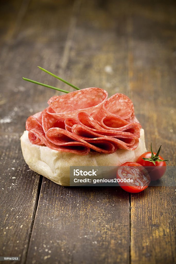 Salame Panino - Foto stock royalty-free di Alimentazione sana