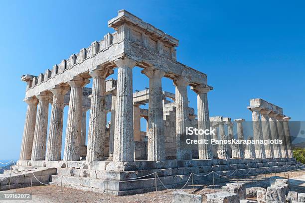 Antigo Templo De Aphaia Em Aegina Island Na Grécia - Fotografias de stock e mais imagens de Acrópole - Atenas - Acrópole - Atenas, Antiguidades, Arcaico