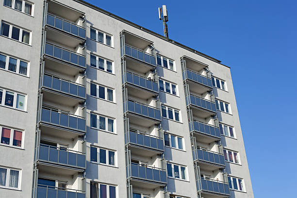 apartamento moderno edifício em kiel alemanha - mobilfunkantenne imagens e fotografias de stock