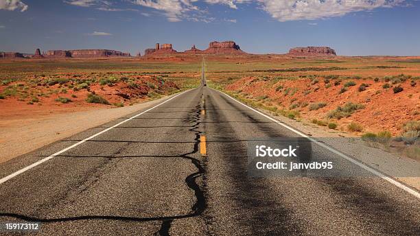 Monument Valley - Fotografie stock e altre immagini di Ambientazione esterna - Ambientazione esterna, Arizona, Autostrada