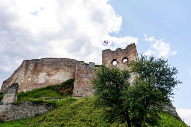 ruiny zamku w czorsztynie (polska) - czorsztyn zdjęcia i obrazy z banku zdjęć
