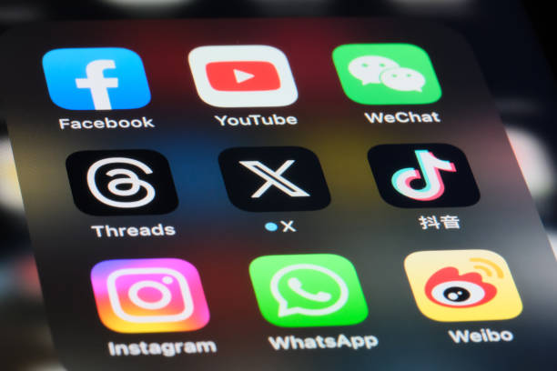 x (nouveau twitter), threads, facebook, youtube, instagram, wechat, whatsapp. douyin (tiktok) et sina weibo.  applications de médias sociaux en ligne assorties - whatsapp photos et images de collection