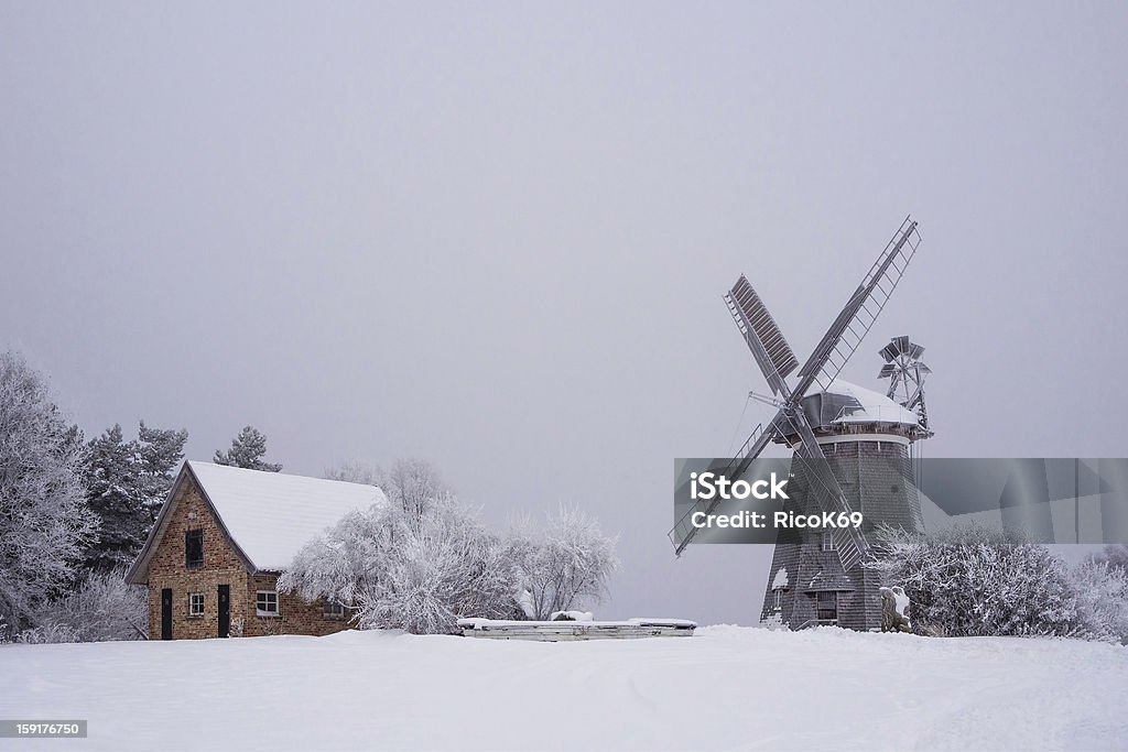 Molino de viento - Foto de stock de Invierno libre de derechos