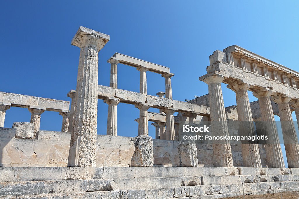 Antigua templo de Aphaia en Aegina island en Grecia - Foto de stock de Acrópolis - Atenas libre de derechos