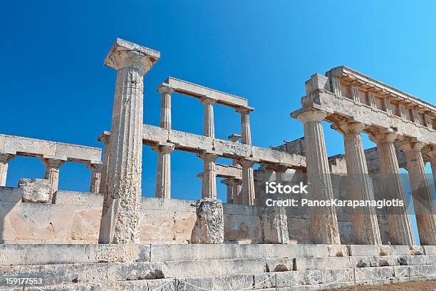 Antigua Templo De Aphaia En Aegina Island En Grecia Foto de stock y más banco de imágenes de Acrópolis - Atenas