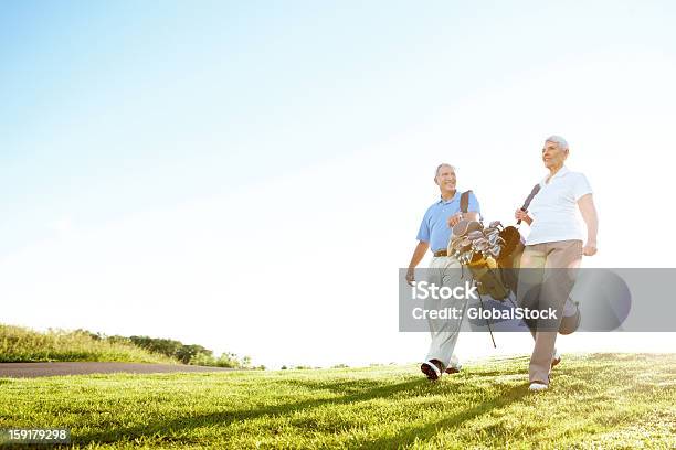 Foto de Desfrutar De Um Pouco De Exercício Tranquilo e mais fotos de stock de Terceira idade - Terceira idade, Golfe, Golfista