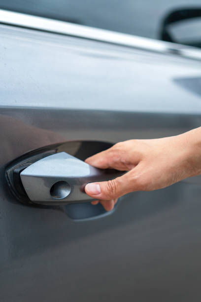 istock Unlocking and opening the car door. 1591892712