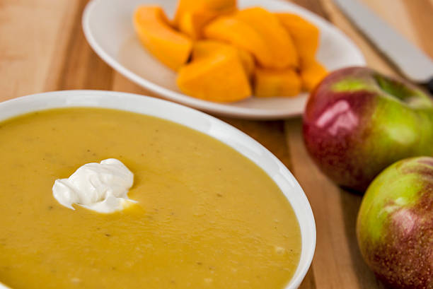 sopa de abóbora e noz branca e apple - macintosh apple imagens e fotografias de stock