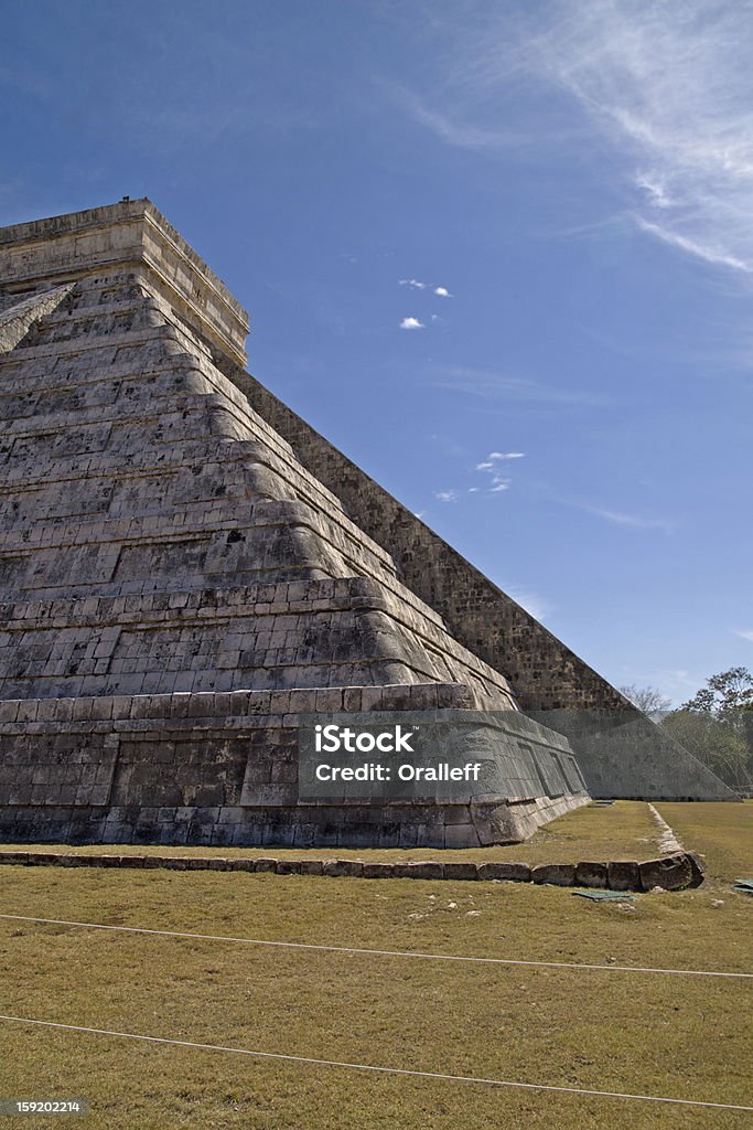 El Castillo (El Castillo)-templo de Kukulkán, Chichen itzá - Foto de stock de Chichen Itzá libre de derechos