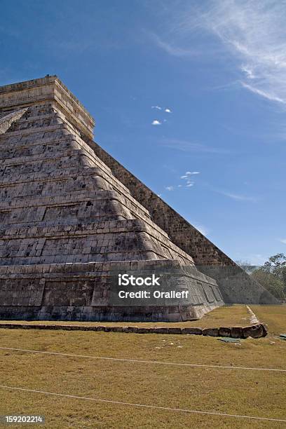 El Castillo Templo De Kukulkán Chichen Itzá Foto de stock y más banco de imágenes de Chichen Itzá