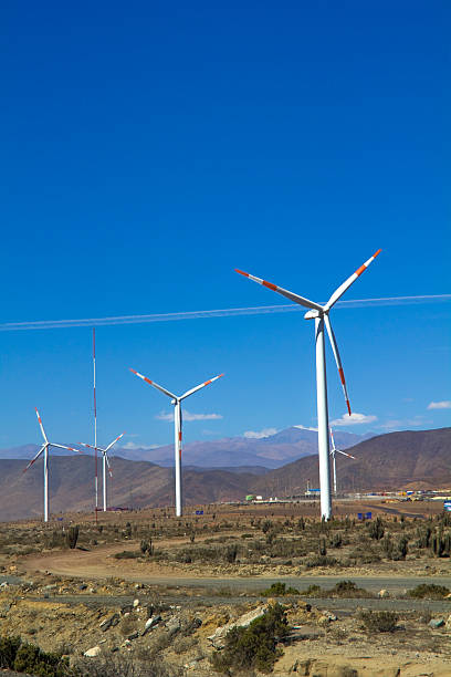 wind turbines la generación de electricidad - región de coquimbo fotografías e imágenes de stock