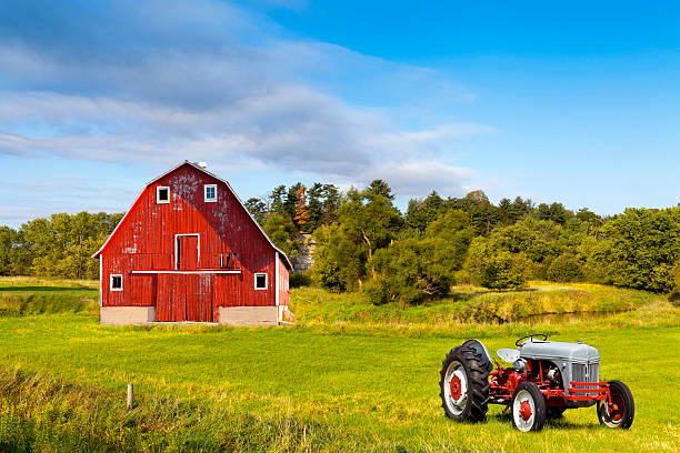 istock Traditional American Red Barn With Vintage Tractor 159207109