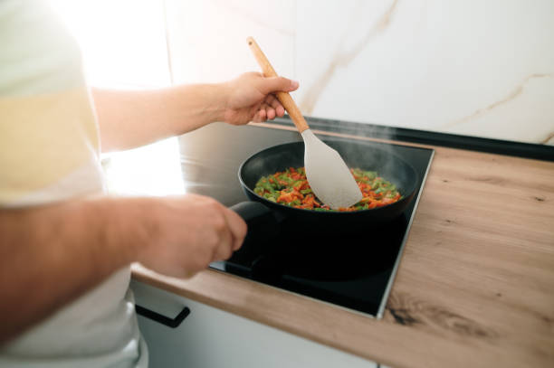 istock Cooking on an induction stove 1592223422