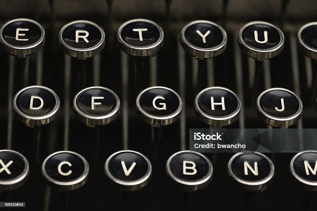 キーで、古いタイプライター - アルファベットのロイヤリティフリーストックフォト