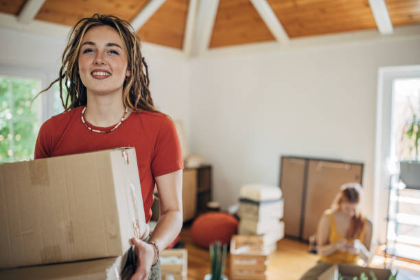 istock Couple in new home 1592344987