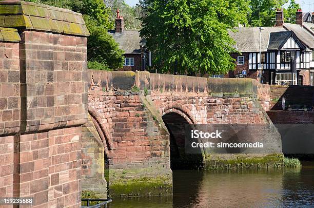 Old Dee Bridge Em Inglês Cidade De Chester - Fotografias de stock e mais imagens de Ao Ar Livre - Ao Ar Livre, Chester - Cheshire, Estilo Vitoriano