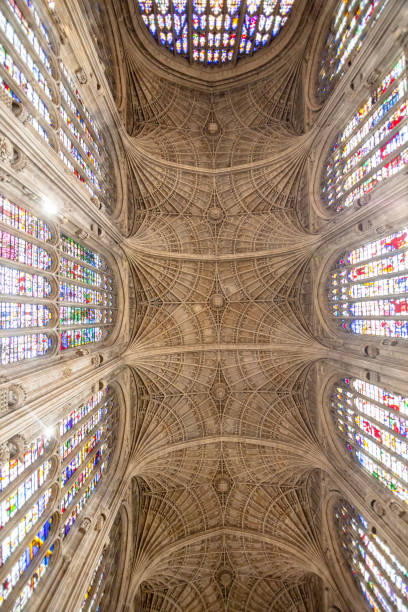 fan vaulted ceiling at king's college chapel in cambridge - fan vaulting imagens e fotografias de stock