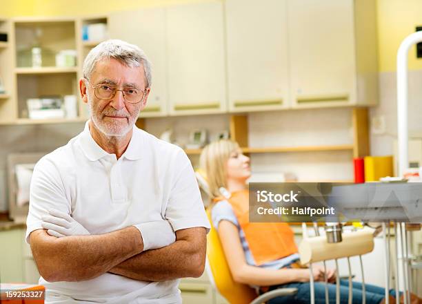 Visita Dental Foto de stock y más banco de imágenes de Adulto - Adulto, Asistencia sanitaria y medicina, Clínica médica