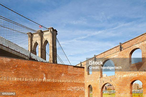 Ciudad De Nueva York Puente De Brooklyn Foto de stock y más banco de imágenes de Almacén - Almacén, Antiguo, Arco - Característica arquitectónica