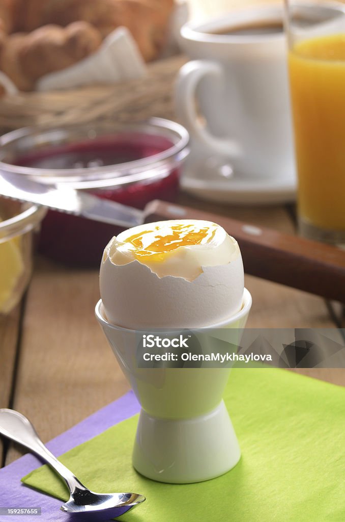Pequeno-almoço de Ovo Cozido, café, Suco de laranja e croissant, jam um - Royalty-free Alimentação Saudável Foto de stock