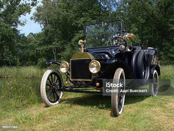 Photo libre de droit de Rétro banque d'images et plus d'images libres de droit de Voiture d'époque - Voiture d'époque, Couleur noire, Histoire