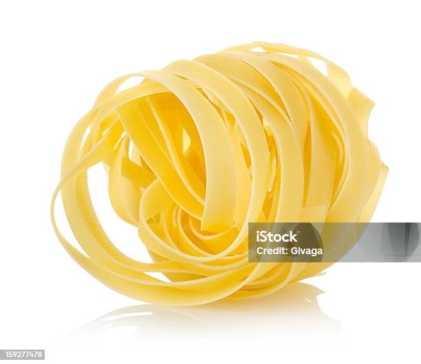 Foto de Macarrão Tagliatelle e mais fotos de stock de Fundo Branco - Fundo Branco, Massa, Ninho de Animal