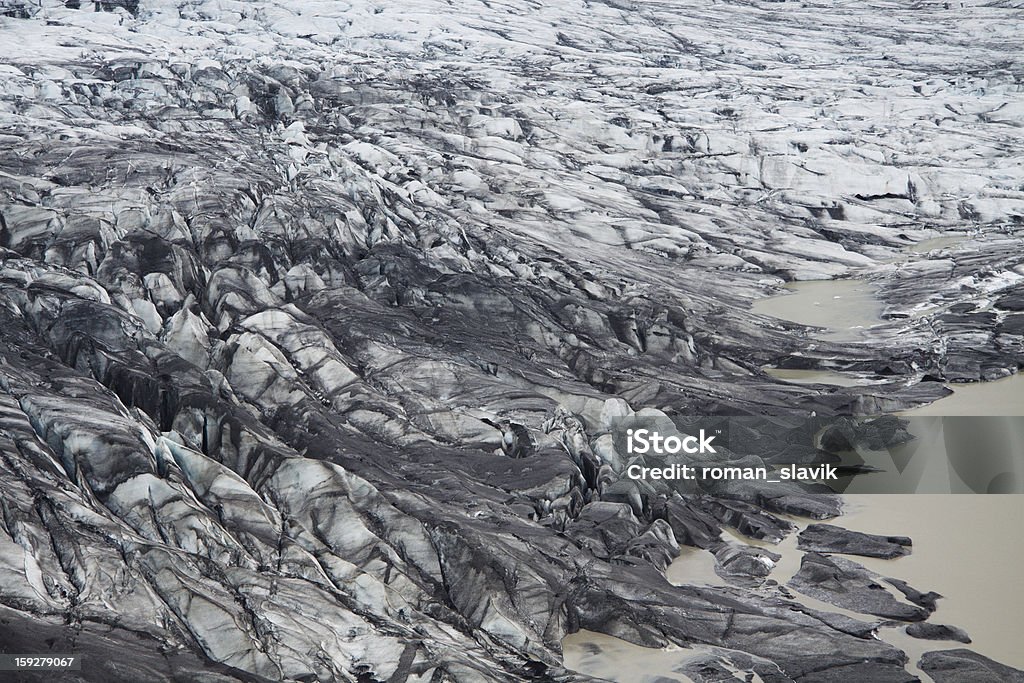 Skaftafellsjokull 氷河モレーン、スカフタフェットル国立公園、アイスランド - ひびが入ったのロイヤリティフリーストックフォト