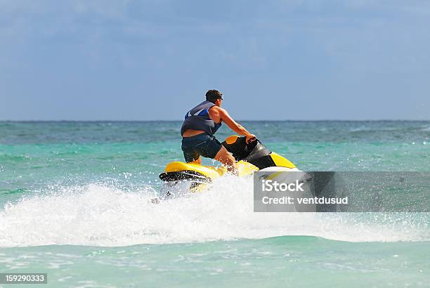 Unidade Do Homem Sobre O Jetski - Fotografias de stock e mais imagens de Jet Ski - Jet Ski, Jet Boat, A caminho