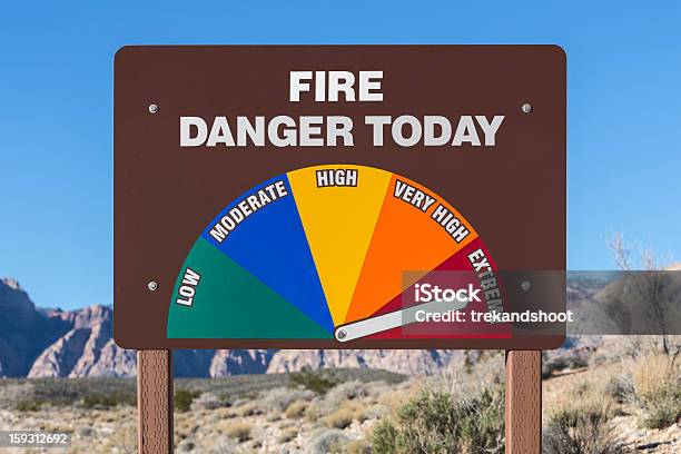 Extreme Feuer Gefahr Noch Heute Anmelden Stockfoto und mehr Bilder von Feuer - Feuer, Berg, Braun
