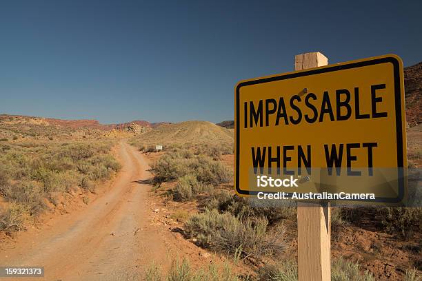 Foto de Estrada De Cascalho e mais fotos de stock de Areia - Areia, Azul, Branco