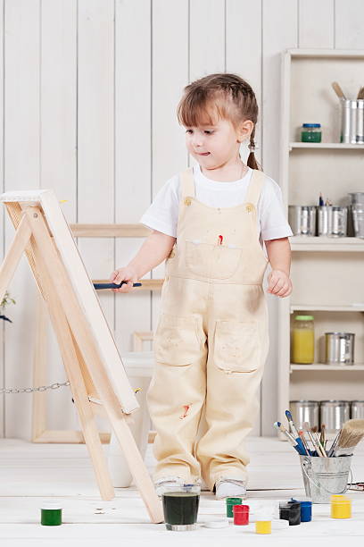 istock Girl-artist 159339689