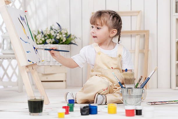 istock Girl-artist 159339702