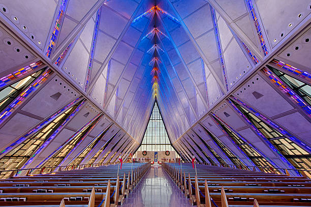 курсант часовня - chapel united states air force academy vibrant color steel стоковые фото и изображения