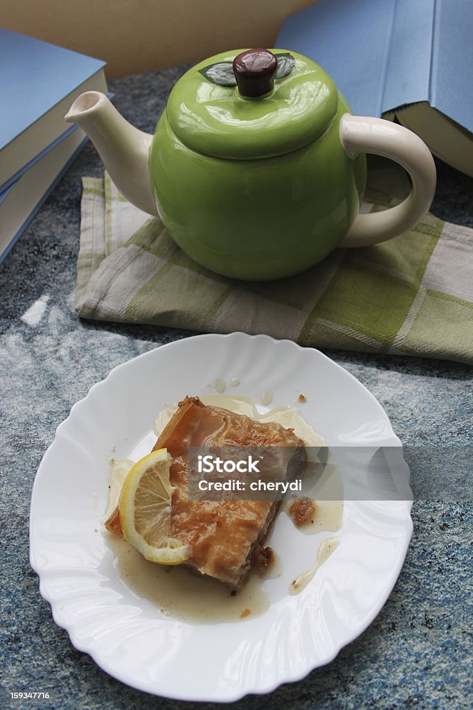 Bollitore è perfetto e baklava - Foto stock royalty-free di Agrume