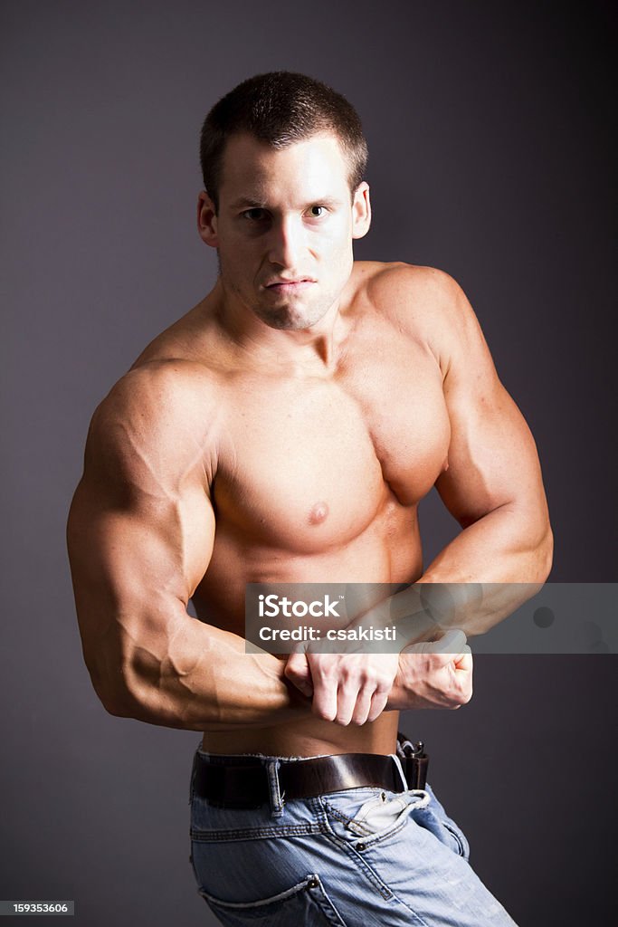 Muscolare uomo - Foto stock royalty-free di 20-24 anni