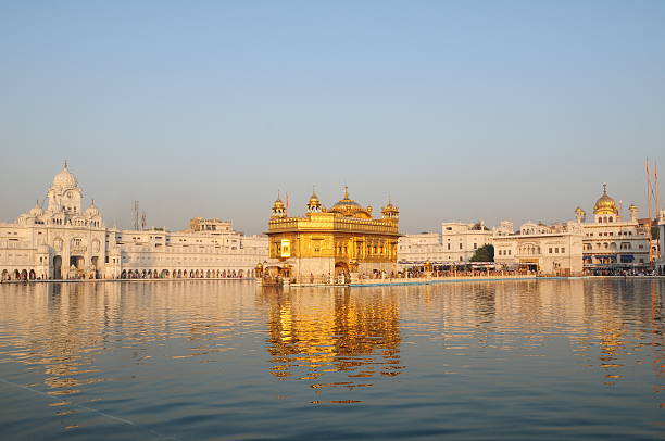 золотой храм, амритсар, пенджаб, индия. - golden temple стоковые фото и изображения