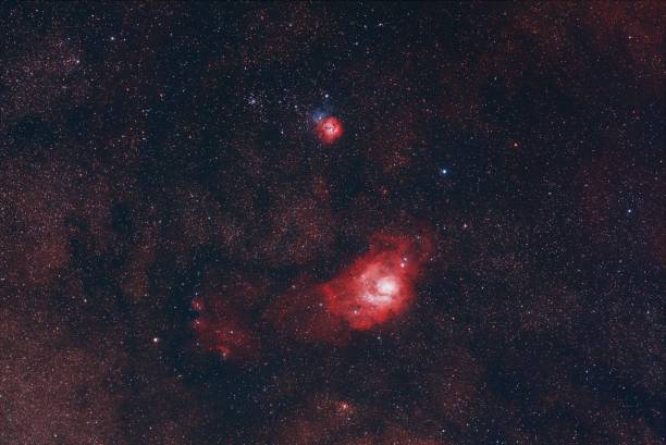 messier m8 lagoon nebula and messier 20 trifid nebula in sagittarius - lagoon nebula imagens e fotografias de stock