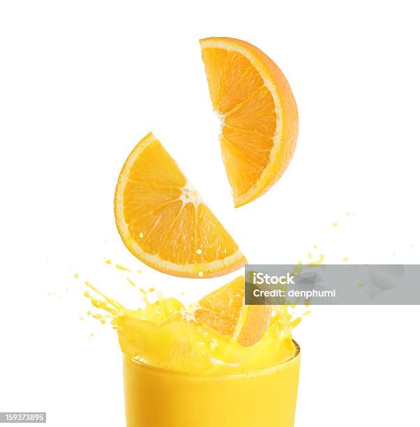 Jugo De Naranja Y Rebanadas Foto de stock y más banco de imágenes de Alimento - Alimento, Bebida, Bebida fría