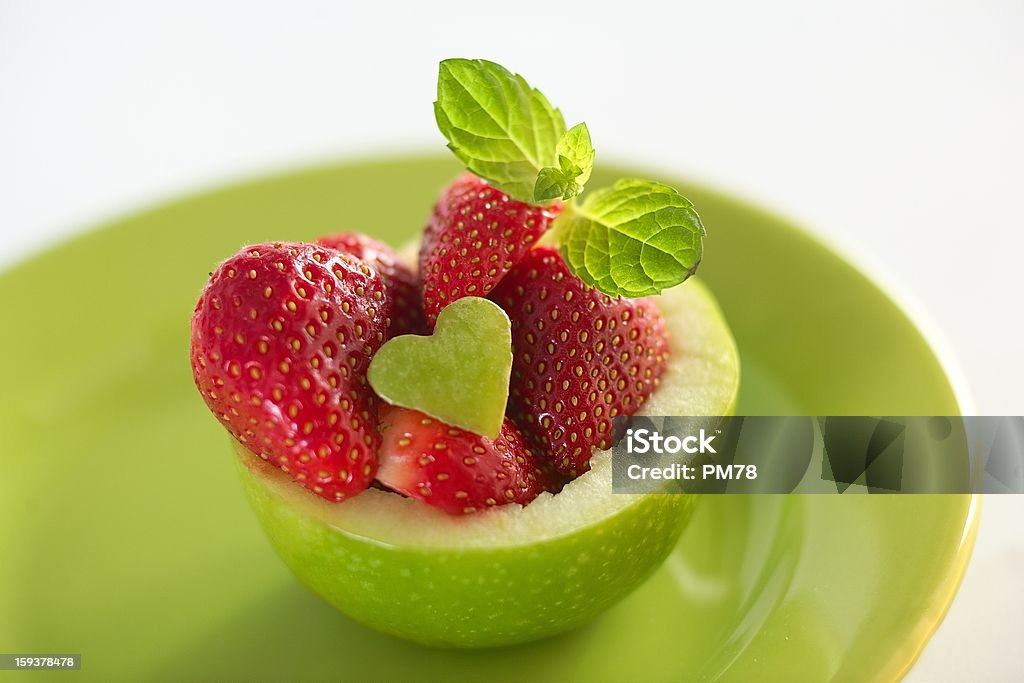 dessert con fragole apple - Foto stock royalty-free di Alimentazione sana