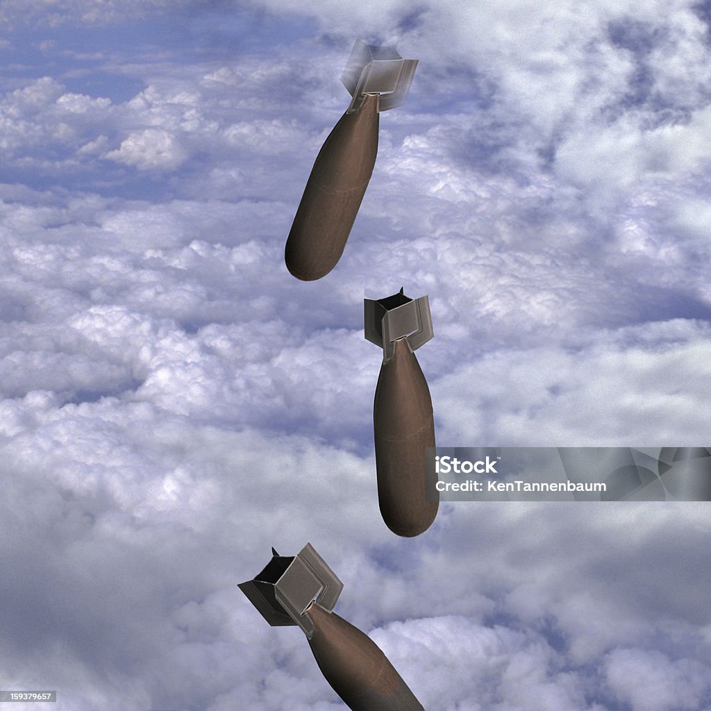 Bombes fallings dans les nuages - Photo de Bombardement libre de droits