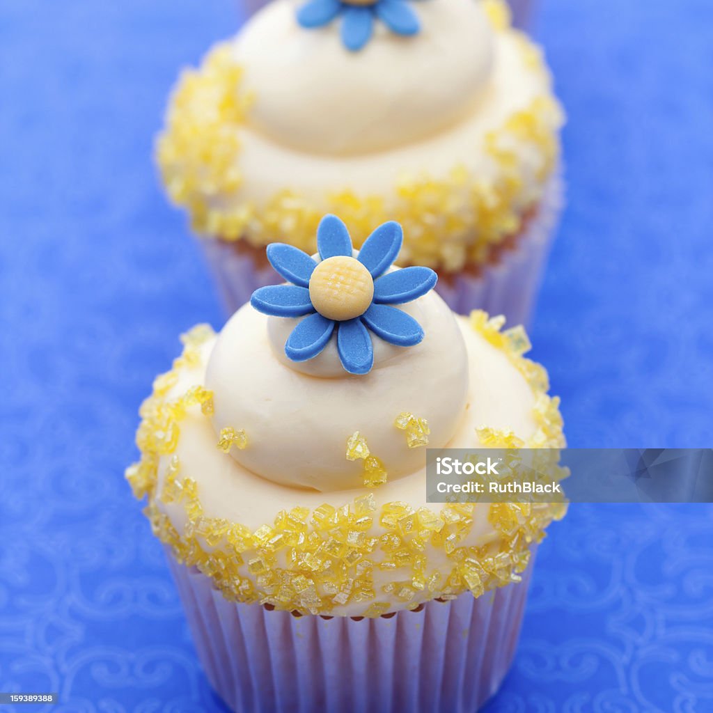 cupcakes de flor - Foto de stock de Amarelo royalty-free