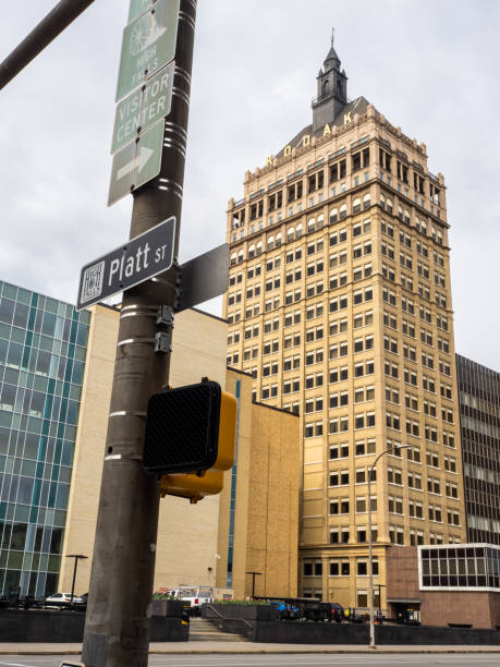 the kodak tower, a historic icon in rochester, upstate new york state, seen from platt street. - eastman kodak company fotos imagens e fotografias de stock