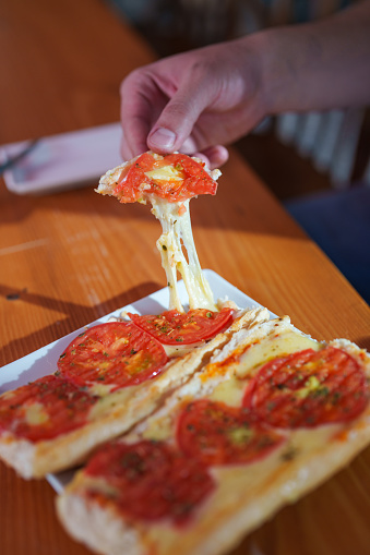 Bread with melted cheese and tomatoes