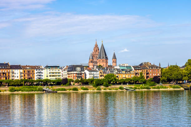 istock Cityscape of Mainz with Mainz Cathedral 1594168650