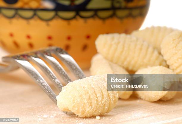 Recémfeitos Gnochi Com Um Garfo - Fotografias de stock e mais imagens de Almoço - Almoço, Amassar, Batatas Preparadas