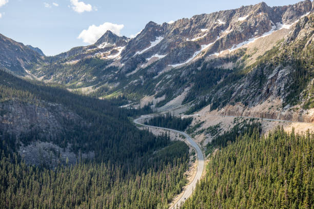 Washington Pass in the Okanogan National Forest HWY 20 Washington Pass in the Okanogan National Forest liberty bell mountain stock pictures, royalty-free photos & images