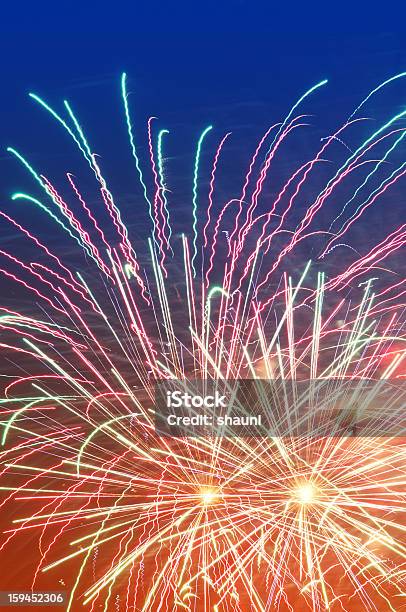 Photo libre de droit de Feux Dartifice banque d'images et plus d'images libres de droit de Couleur vive - Couleur vive, Exploser, Festival traditionnel