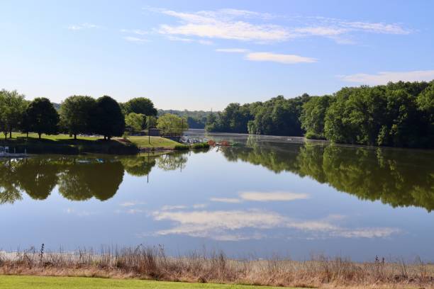 istock Country Lake 1594525101